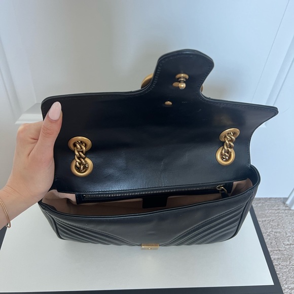 Gucci GG MARMONT MEDIUM SHOULDER BAG - BLACK - Picture 5 of 10